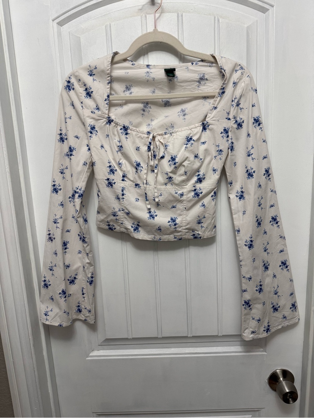 Wild Fable Cropped Top Women XXS Blue Floral Round Neck Long Sleeve Rayon (57-2)